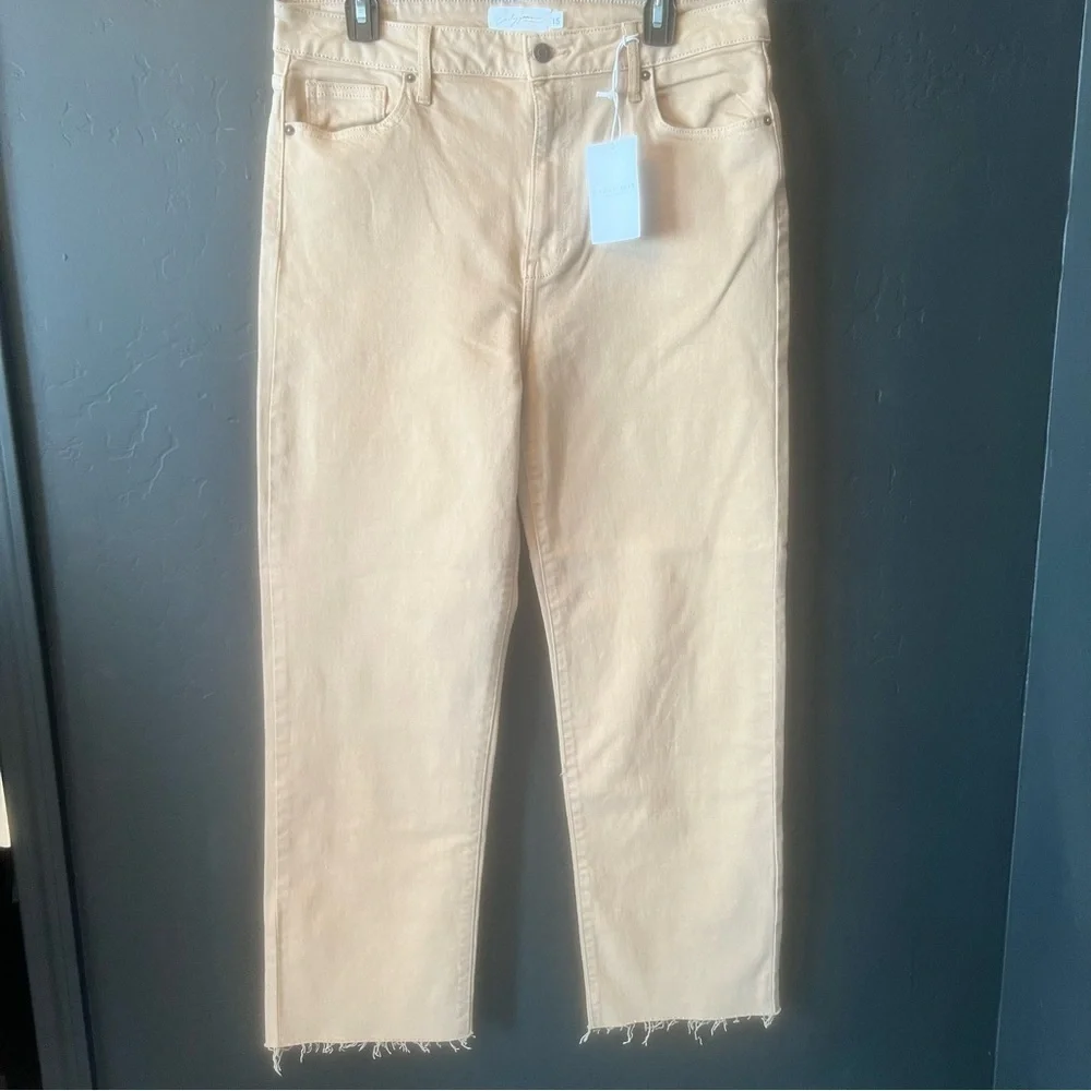 NWT Chrissy Classic Straight Leg Jeans Size: 15 Color : Beige
